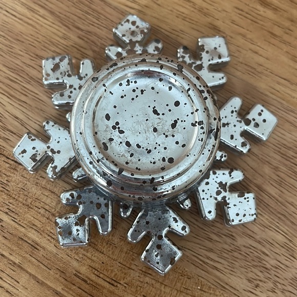 Pier 1 Silver Glass Snowflake Candle Holder Tea Light - Picture 7 of 8